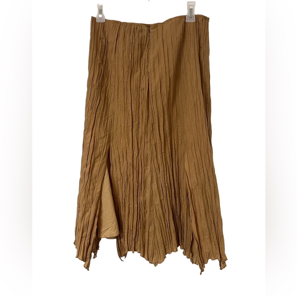 Spanner 15” waist 34” handkerchief hem.